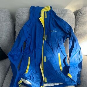 GORGEOUS Vineyard Vines Women’s Rain Jacket